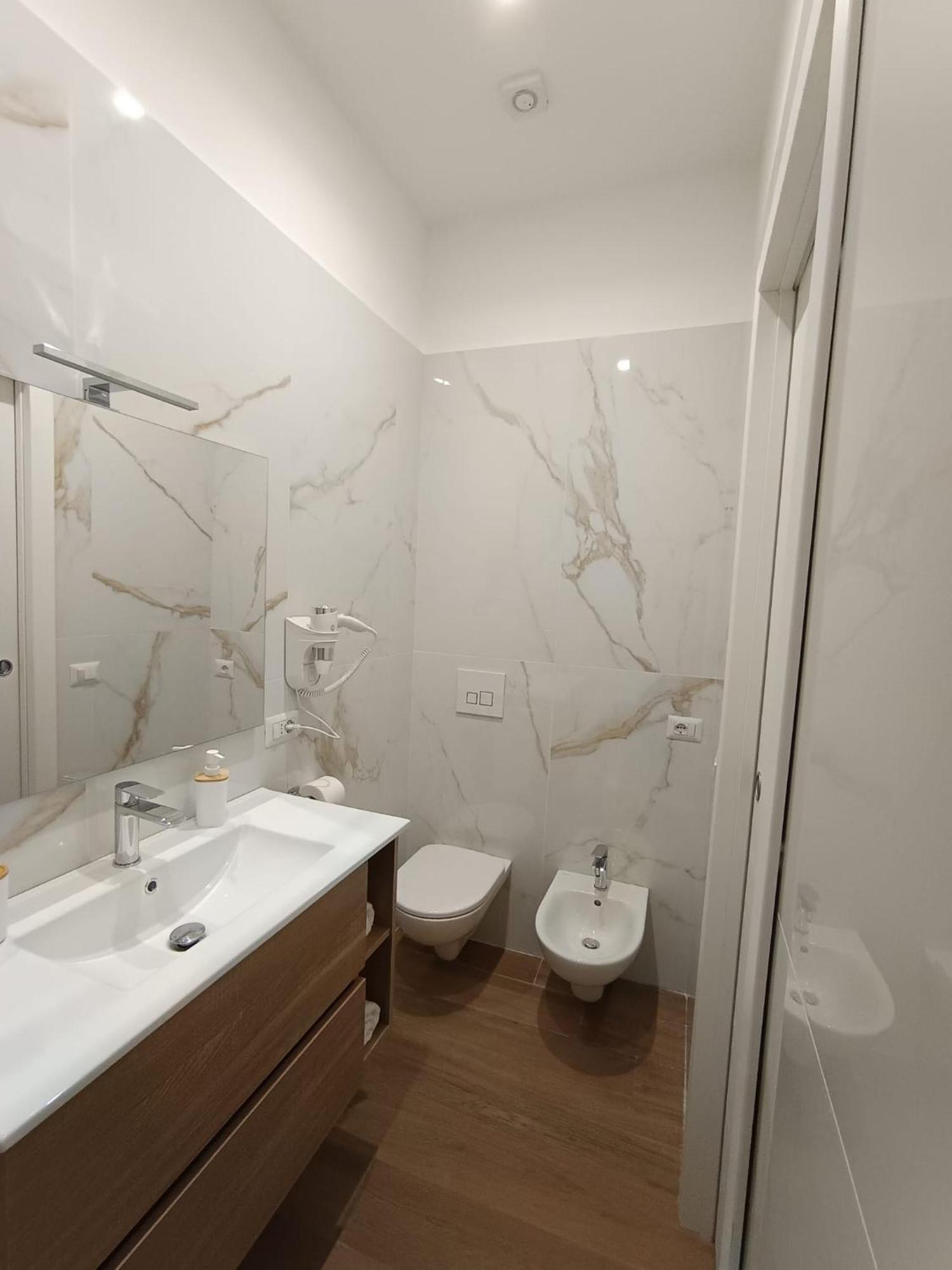 Апартаменты Dimora Crispi 70 Бари Экстерьер фото